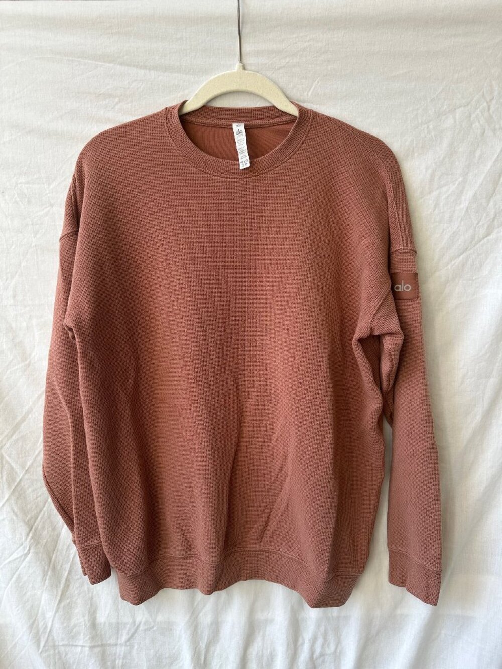 ALO Yoga Micro Waffle Relaxation Pullover in Chestnut size XS